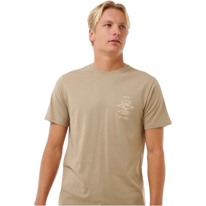 2024 Rip Curl Hombres Search Icon Tee 0CBMTE - Sand Dune